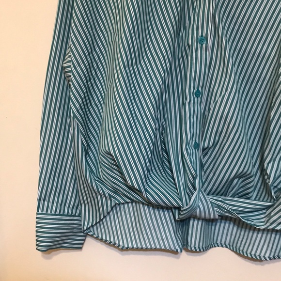 Green and white shirt - Picture 3 of 7